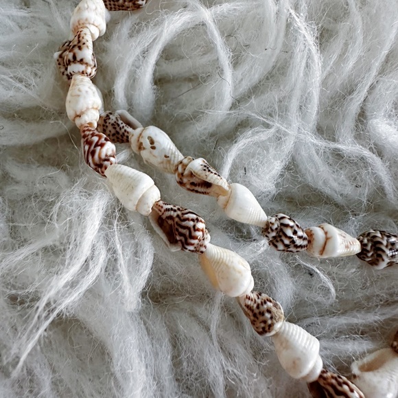 Real Shell Necklace - Picture 3 of 4